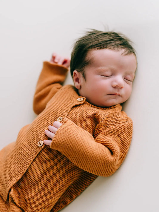Babykleidung Neugeborenen-Set Ziegelrot