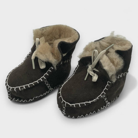 Dunkelbraun Babyschuhe aus Wild-Lammleder mit Lammfellfutter