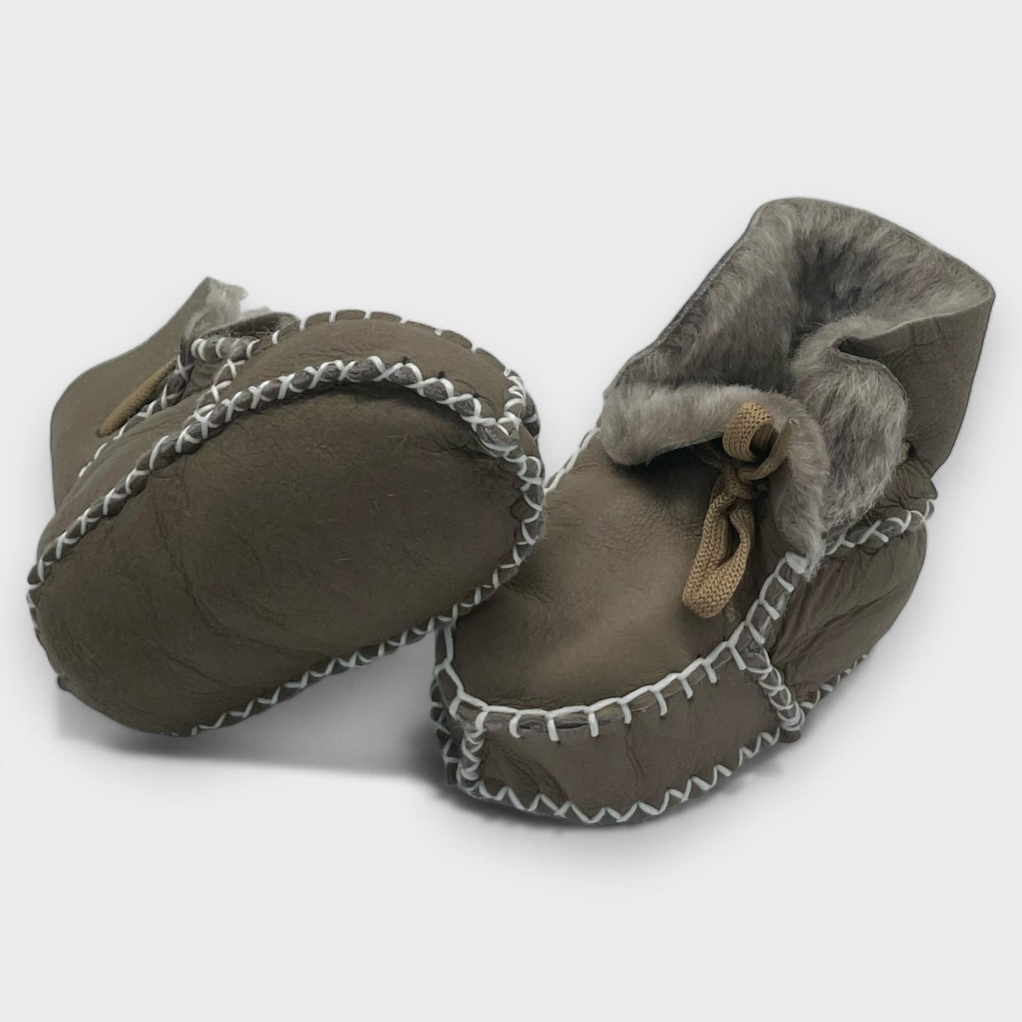 Mocca Babyschuhe aus Lammleder mit Lammfellfutter