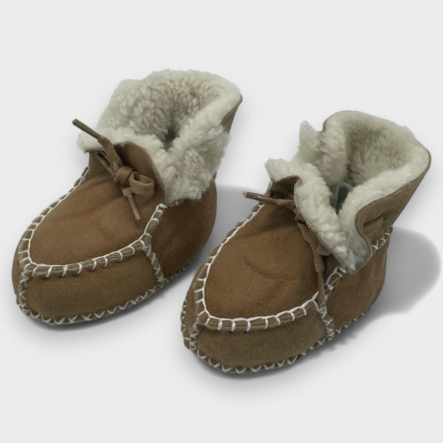 Camel Babyschuhe aus Wild-Lammleder mit Lammfellfutter