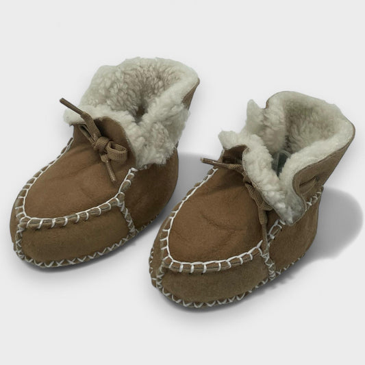 Camel Babyschuhe aus Wild-Lammleder mit Lammfellfutter