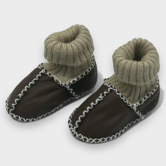 Kakao Babyschuhe aus Lammleder mit Strickbündchen