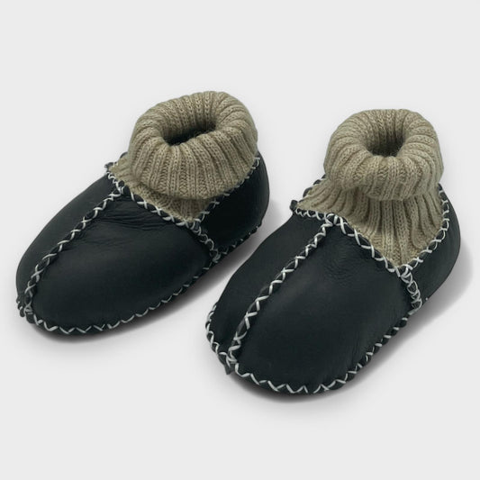 Schwarz Babyschuhe aus Lammleder mit Strickbündchen