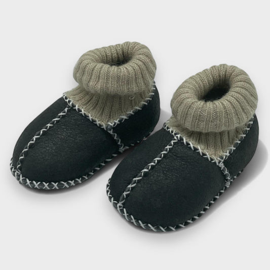 Schwarz Babyschuhe aus Wild-Lammleder mit Strickbündchen