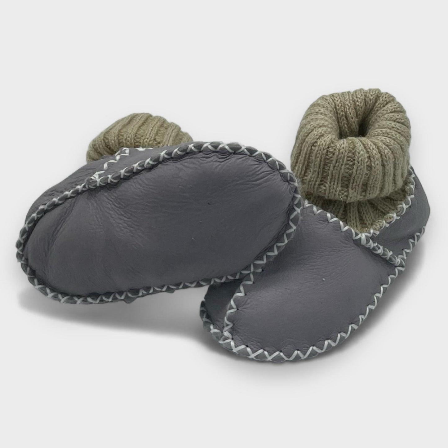 Taupe Babyschuhe aus Lammleder mit Strickbündchen