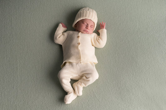 Babykleidung Neugeborenen-Set Creme-Weiß mit Mütze